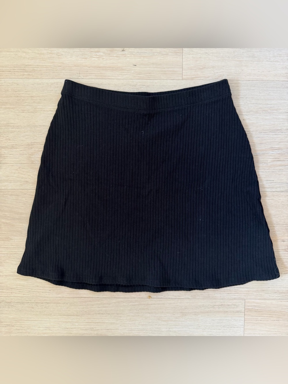 Reformation Ribbed Mini Skirt in Black Size Medium NWOT - Picture 3 of 7